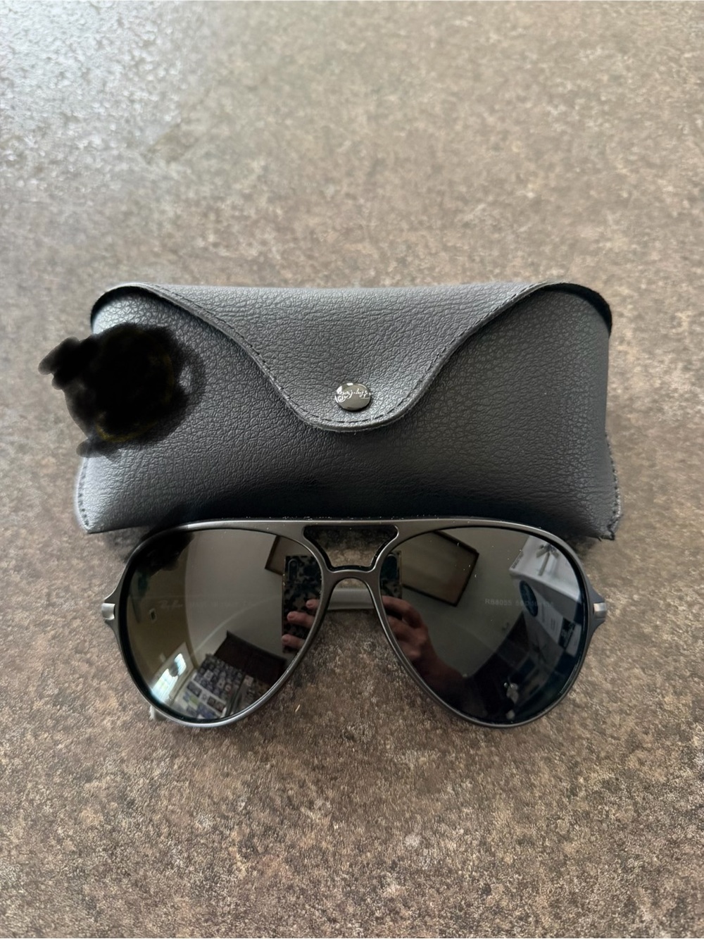 VGUC! Black Aviator Sunglasses with Case - Unbranded